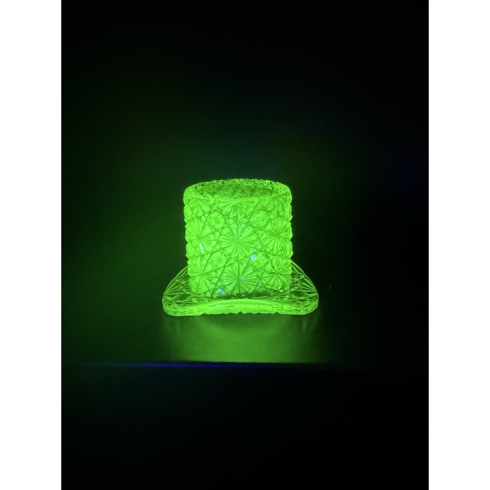Fenton Style Yellow Vaseline Glass Top Hat – Daisy & Button – Toothpick Holder ✨